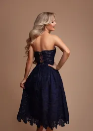 Cocktailjurk met veterssluiting